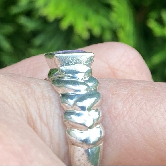 Sterling and Amethyst ring - Picture 6 of 7